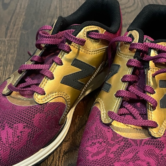 NEW BALANCE rev lite 1550 Lace Garnet and Gold like new lace up shoes - Picture 2 of 8